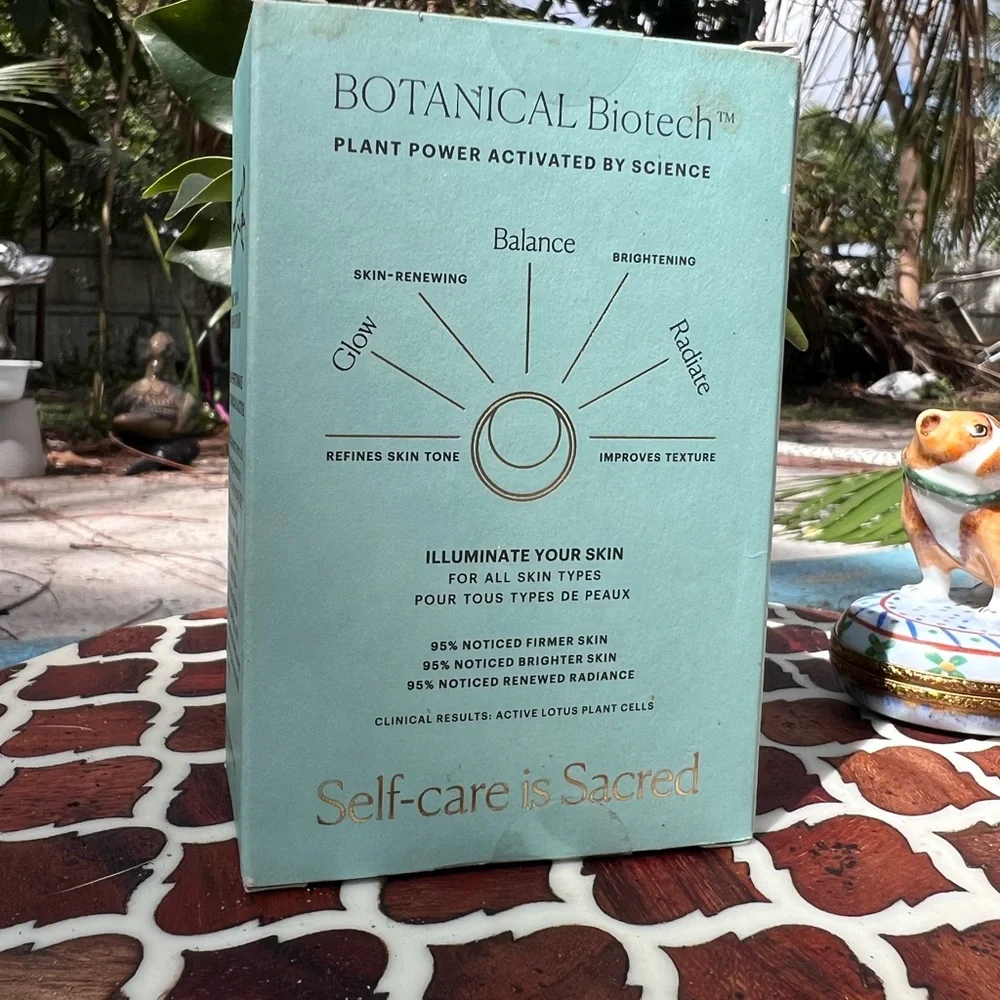 $108 serum, half off! New in box. Box got lil’ wet.